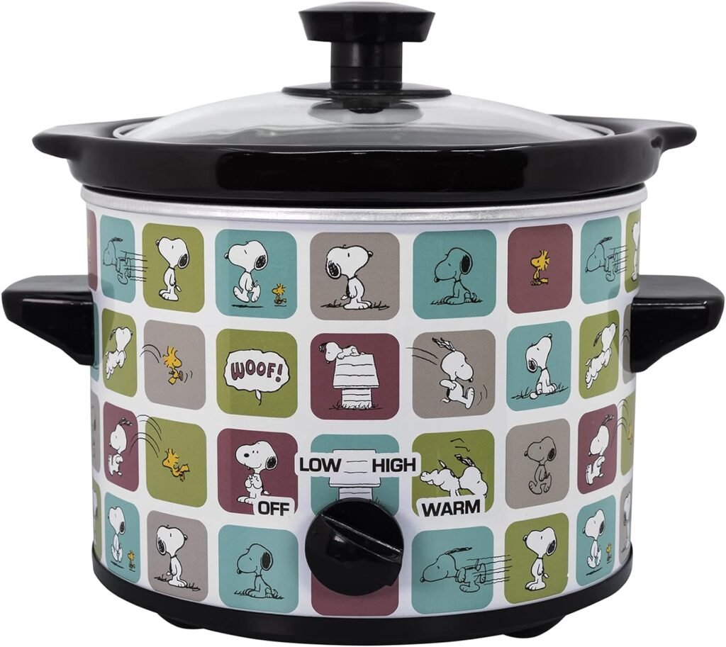 Uncanny Brands Peanuts 2 Quart Slow Cooker- Snoopy  Woodstock Appliance