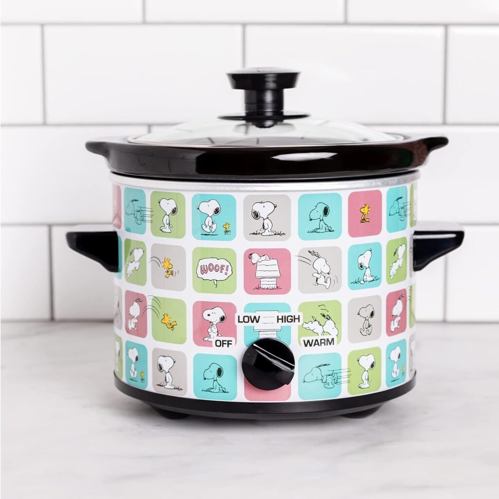 Uncanny Brands Peanuts 2 Quart Slow Cooker- Snoopy  Woodstock Appliance