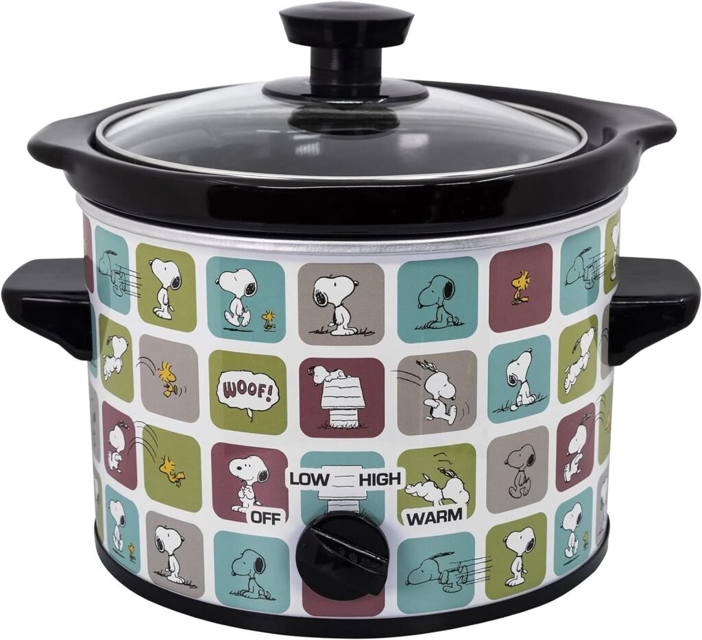 Uncanny Brands Peanuts 2 Quart Slow Cooker- Snoopy  Woodstock Appliance